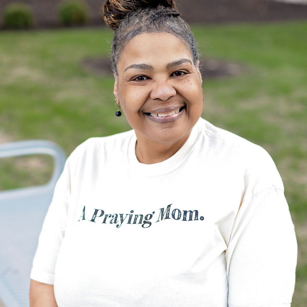 A Praying Mom - Adult T-shirt/Comfort Colors